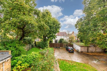 Attractive period conversion property with charm and character located on a popular, tree-lined street. - Photo 2