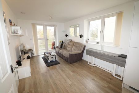 Manor Way, Borehamwood - Photo 4