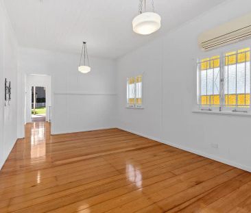 “BEAUTIFULLY RENOVATED HOME” - Photo 4