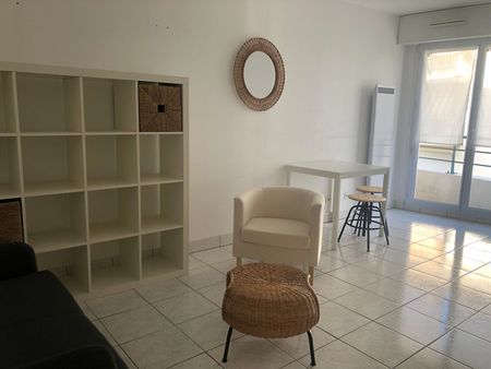 T1bis Meublé De 30m² Avec Balcon - Proche Erdre - Photo 3