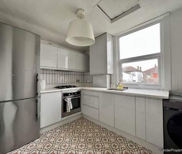 2 bedroom property to rent in London - Photo 2