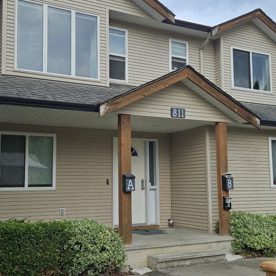 4bed + den 2bath Main Floor; Downtown – Now - Photo 1