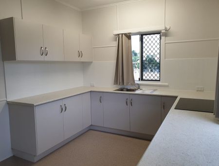 Charming Family Home in the Heart of Pimlico! - Photo 4