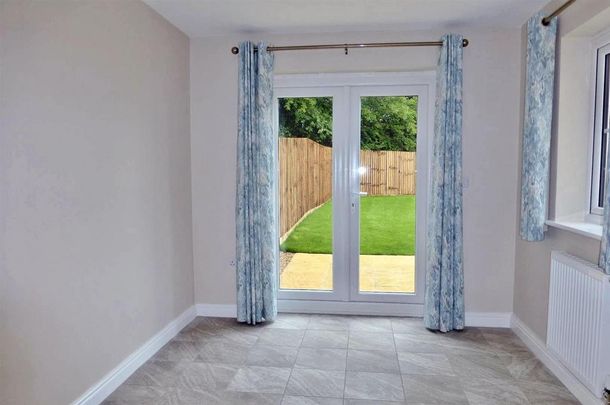 3 bedroom semi-detached house to rent - Photo 1