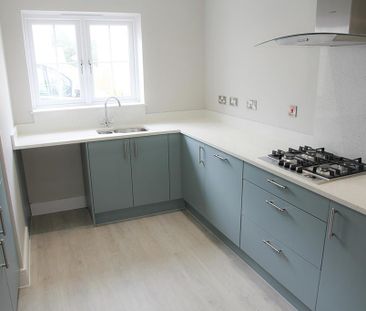 3 bedroom semi-detached house to rent - Photo 6