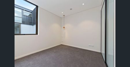 Two-bedroom apartment with city views - Photo 2