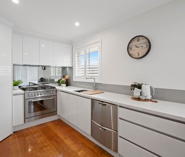 44 Greenslopes Dr, Mooroolbark VIC 3138 - House For Rent | Domain - Photo 1