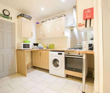 Churston Avenue, Plaistow, E13 - Photo 4