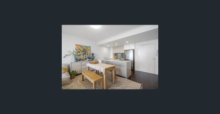 Modern 2-Bedroom + Study in Prime Robina Location! - Photo 3