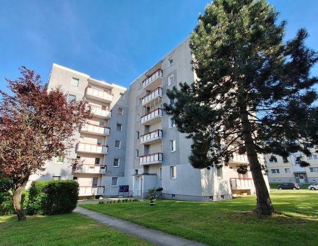 Genießen Sie beste Aussichten, Einbauküche vorhanden und: Sparpotenzial* - Photo 1