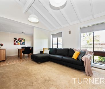 Quiet and Comfortable Living! - Photo 2