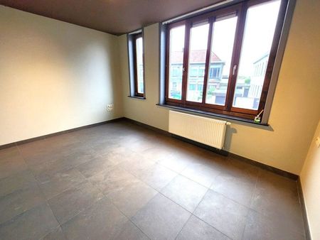 Verrassend ruime, gezellige woning met 3 slaapkamers in het centrum van Sint-Baafs-Vijve te huur! - Photo 3