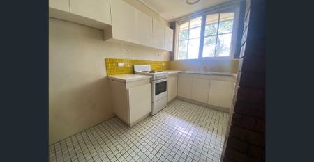 Life on top at Santa Monica with brand new carpet - Photo 5