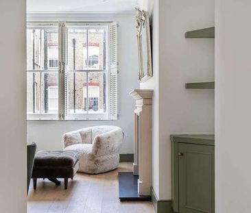 Earls Court Square, Earls Court, SW5 - Photo 1