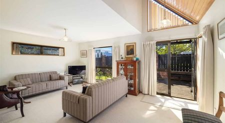 Executive Townhouse in Merivale! - Photo 2