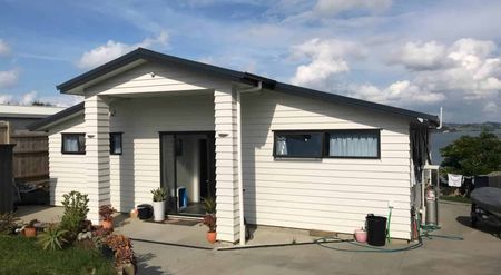 Modern cliff top home with spectacular views - Photo 4