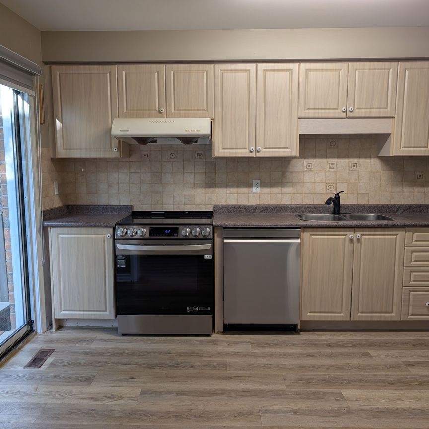 For Lease - 44 Mistleflower Court, Richmond Hill, Ontario - Photo 1