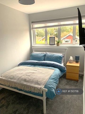 1 bedroom in a house share to rent - Photo 2