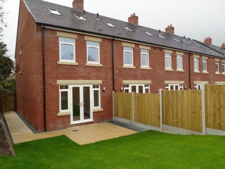 3 bedroom townhouse to rent - Photo 2