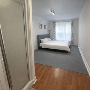 1 1/2 à Louer Tout Inclus - Photo 3