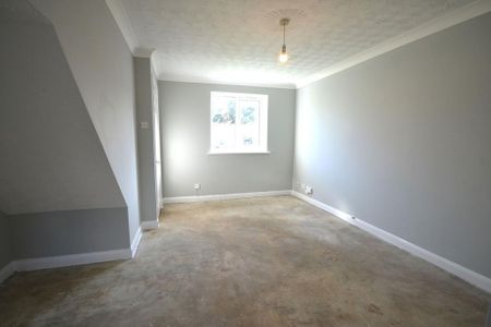 2 bedroom semi-detached house to rent - Photo 4