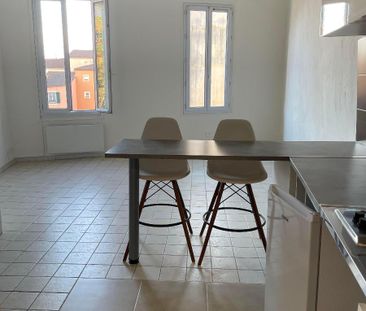 Location Appartement 1 pièce 26m² DRAGUIGNAN 83300 - Photo 2