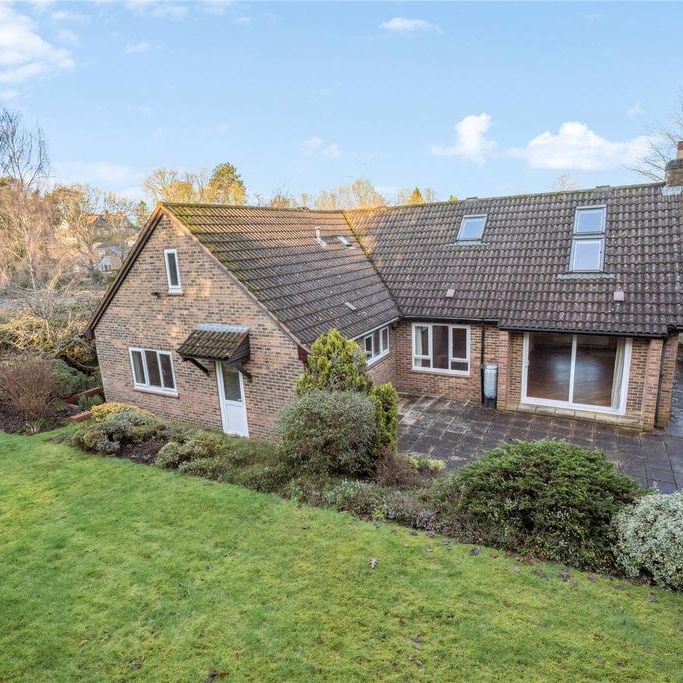 4 bedroom bungalow to rent - Photo 1