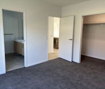 Family home in new estate - Photo 6