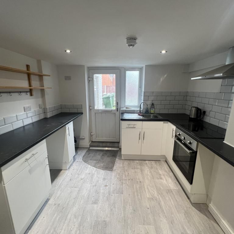 1 bedroom flat to rent - Photo 1