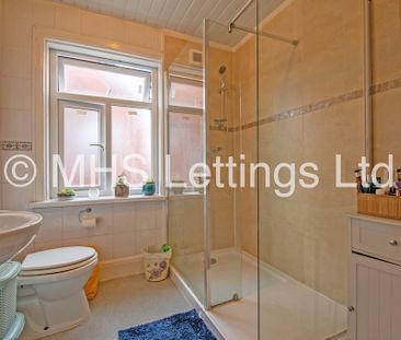 6 Bedroom Semi-Detached House for rent in St. Michaels Lane - Photo 3