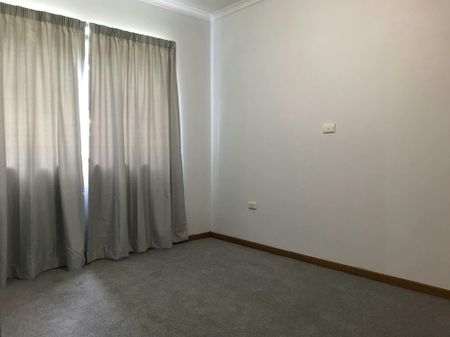 Neat & Tidy Two Bedroom Unit in North Tamworth - Photo 3