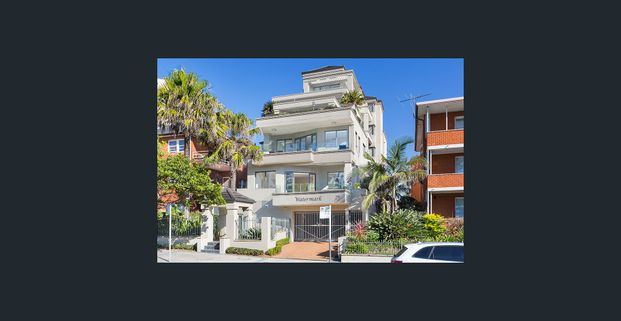 Executive 3 Bedroom Apartment - Photo 1