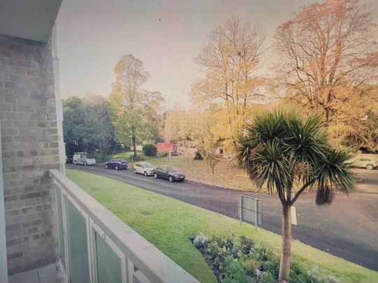 3 Bed Flat, Kingsmere, BN1 - Photo 1