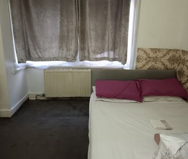 Room in a Shared Flat, Green Street, E13 - Photo 2