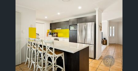 Spacious Family Home with Multiple Living Areas - Photo 3