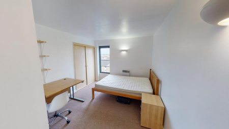 2 bedroom ground floor flat to rent - Photo 3