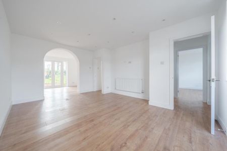 4 bedroom semi-detached house to rent - Photo 5