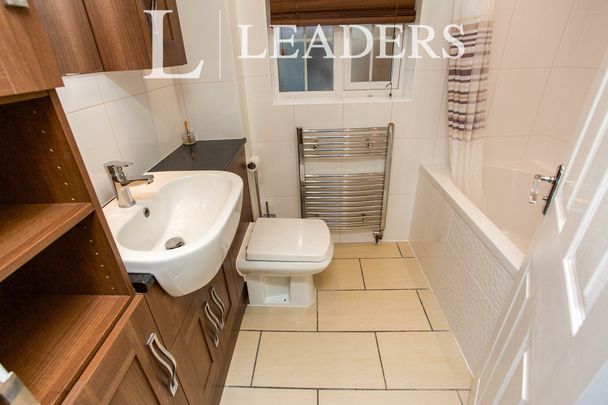 3 bedroom semi-detached to rent Whiteley - Photo 1