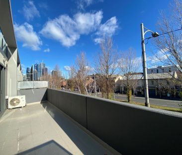 Modern Apartment for Rent – Prime North Melbourne Location! - Photo 5