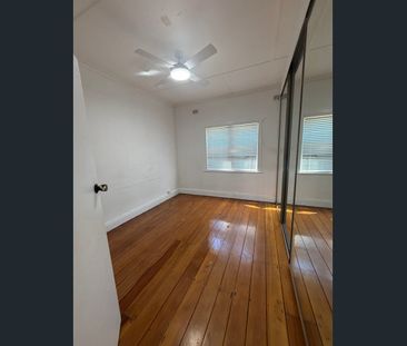 Live between the city and the sea - 🏡 Charming 2-Bedroom Maisonette... - Photo 3