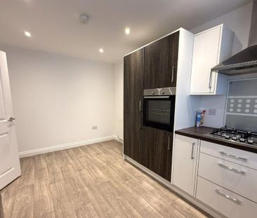 4 bedroom semi-detached house to rent - Photo 3