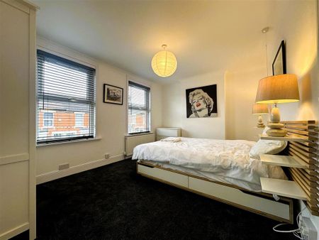 4 bedroom terraced house to rent - Photo 3