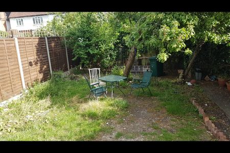 1 Bed Flat, St. Johns Road, NW11 - Photo 5
