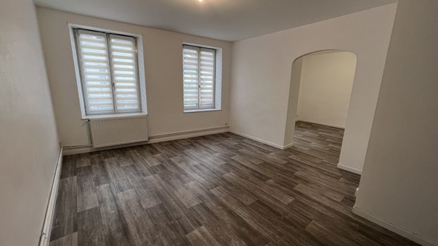 Location Appartement 6 pièces 109m² REMIREMONT 88200 - Photo 1