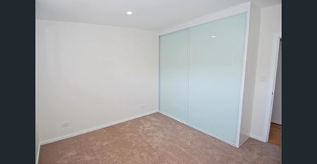 Bright & Modern - Photo 3