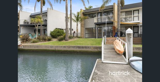 Direct Waterfront Townhouse with private Boat mooring - Photo 1