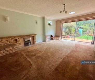 4 bedroom detached house to rent - Photo 2