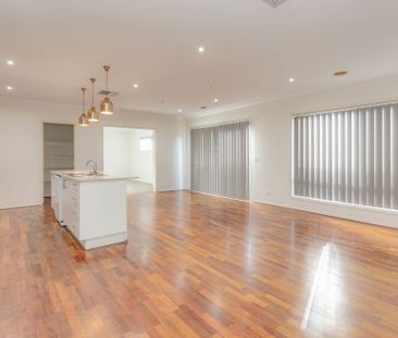 Spacious 4-Bedroom Home in Mernda - Photo 2