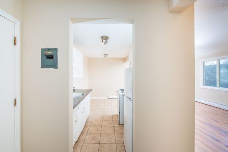 Alexander Apartments - Photo 2