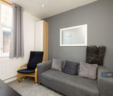 3 bedroom flat to rent - Photo 1